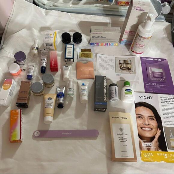 Ultimate Skincare minis travel set - Picture 2 of 12